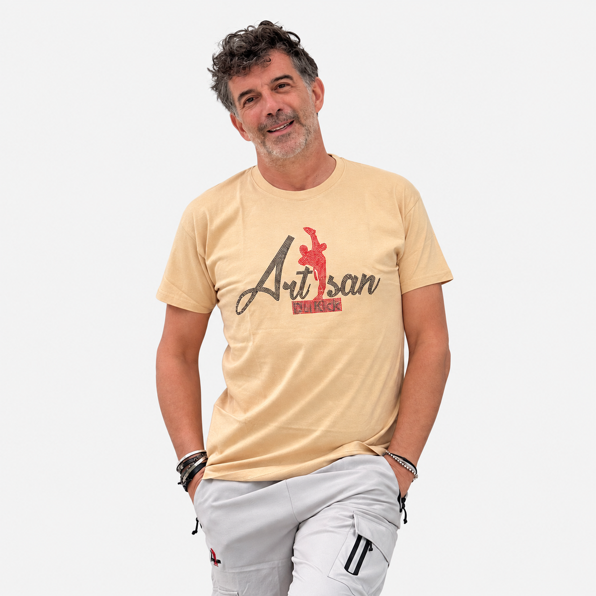 T-shirt à strass premium – effet brillant — vue principale sur fond gris clair